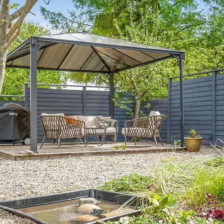 Stunning In With Kitchen Holiday home