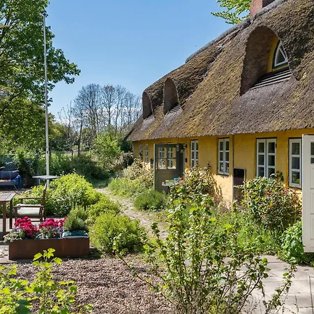 Hébergement de vacances Stunning In With Kitchen